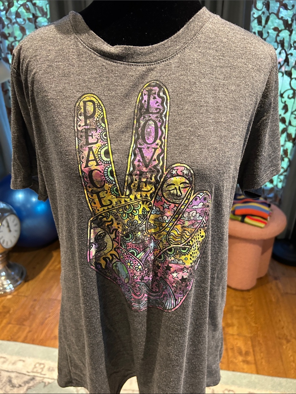 Modern Lux Gray Tee with Multicolor Peace Sign Graphic